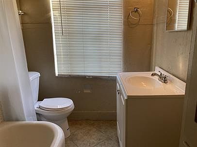 2nd image of 1440 N Hunter St #205