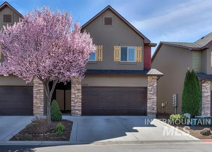 3 bed, 2.5 bath, 1550 sqft, $2,575 — Photo 1