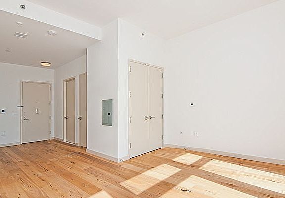 4th image of 2310 41st Ave APT 7E