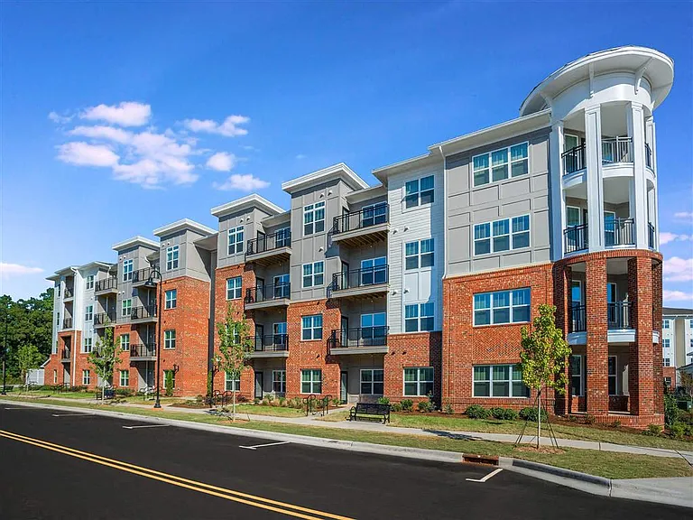 Pointe at Prosperity Village Apartments — Photo 31