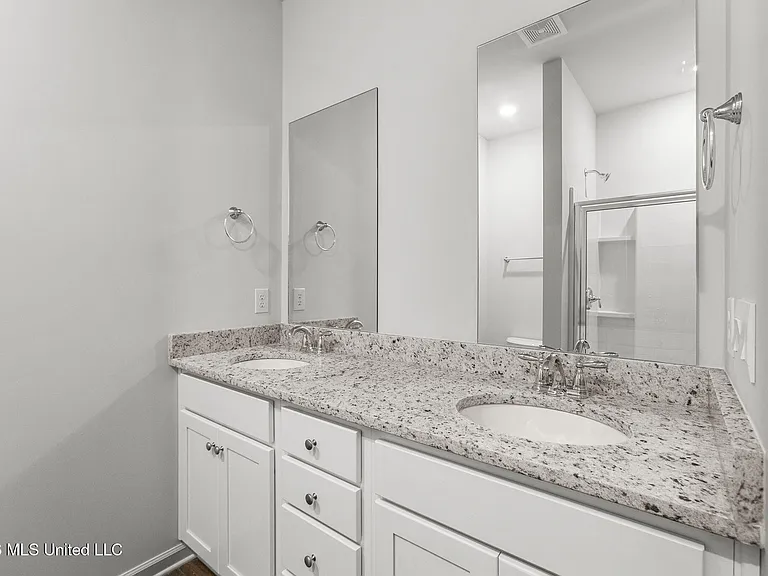 621 Stillwater Cv — Photo 18
