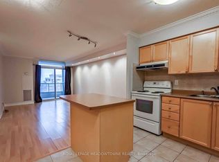 3888 Duke Of York Blvd #2326, Mississauga, ON L5B4P5
