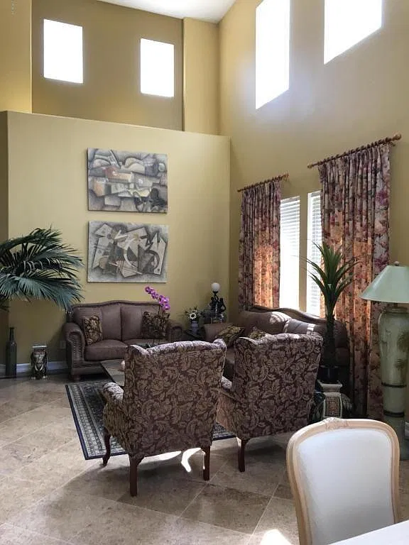 5 bed, 3065 sqft, $5,899 — Photo 4