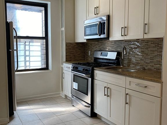 3rd image of 3405 Kings Hwy APT 2G