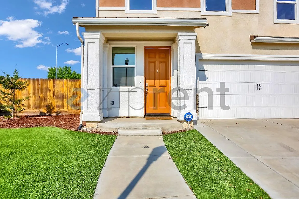 3 bed, 1900 sqft, $2,390 — Photo 3