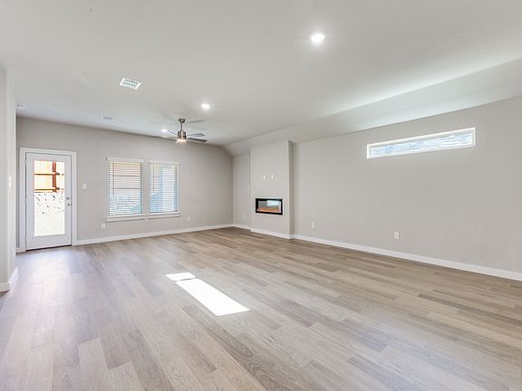 4th image of 15208 Supreme St