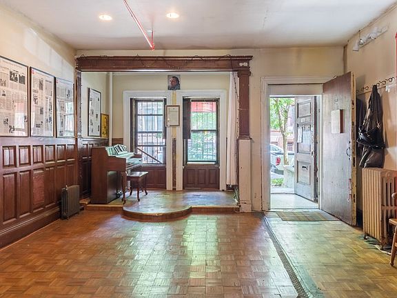 2nd image of 160 W 120th St