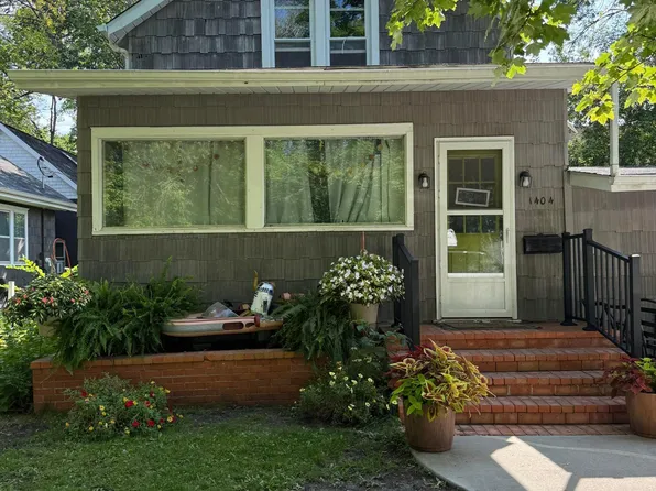 1404 7th St S, Fargo, ND 58103