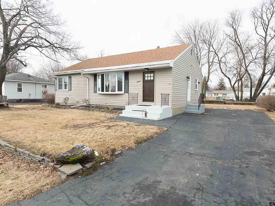 1st image of 13 Marriner Ave