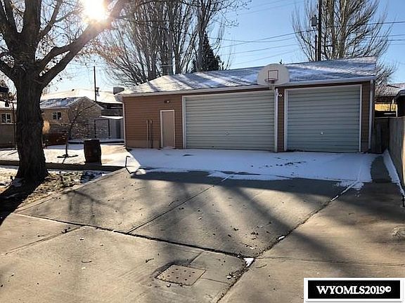 3rd image of 1382 James Dr