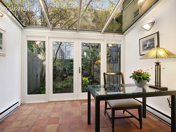4th image of 354 W 23rd St
