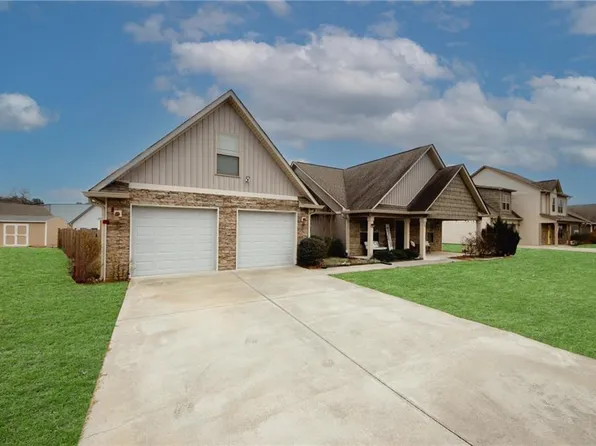 229 Gilmore Cir SW, Calhoun, GA 30701