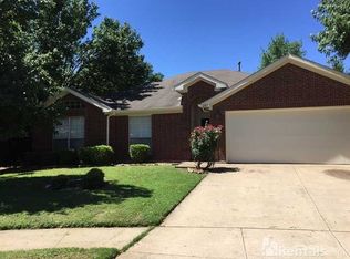 2102 E Greenspoint Ct, Arlington, TX 76001