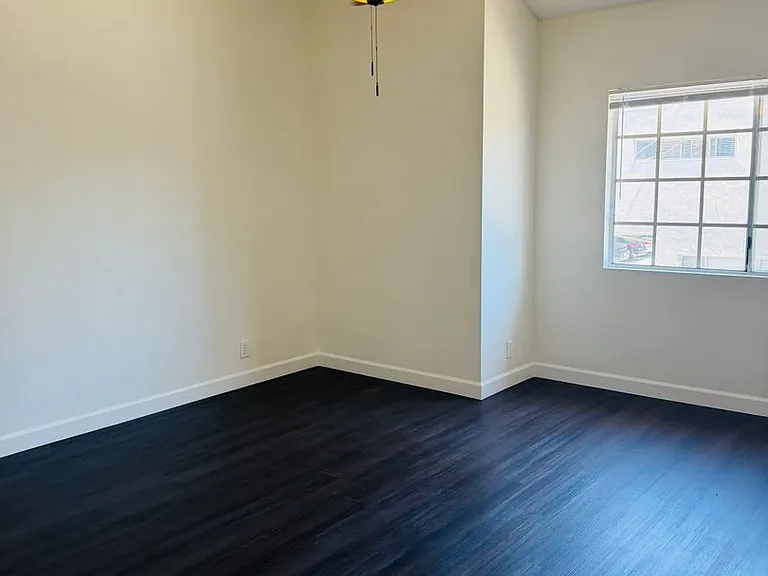302 - 10331 Downey Avenue — Photo 11