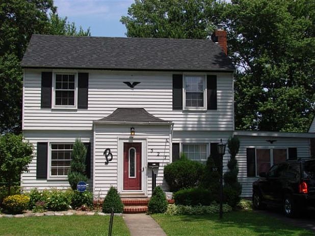 1st image of 527 Williams St