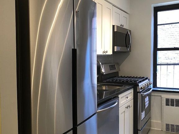 4th image of 50 E 8th St APT 5S