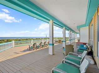 680 Villa Dr, Crystal Beach, TX 77650