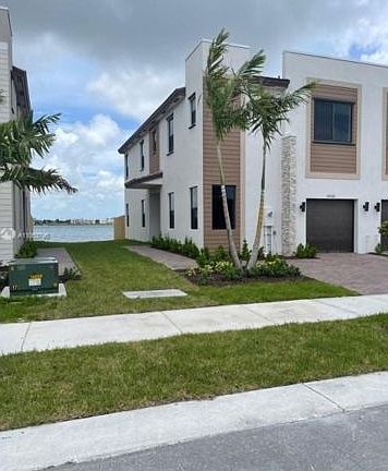 3rd image of 20560 NE 5th Pl #20560