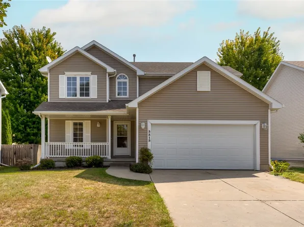 3313 Brook Ridge Ct, Des Moines, IA 50317
