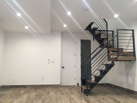 4th image of 142 Manhattan Ave #1A
