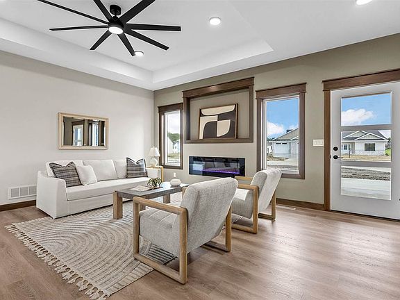 3rd image of 523 Park View Ct