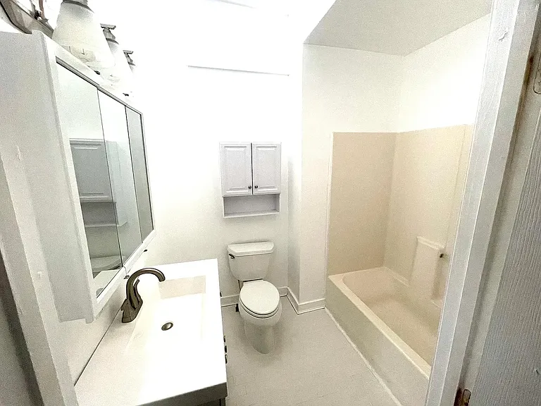 2206 Barnard St — Photo 16