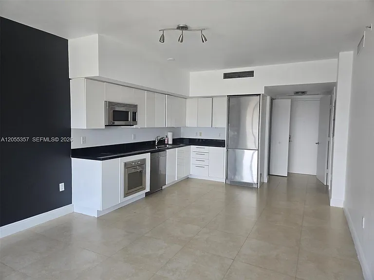 92 SW 3rd St #1808 — Photo 23