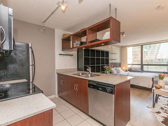 2nd image of 933 Hornby St #201