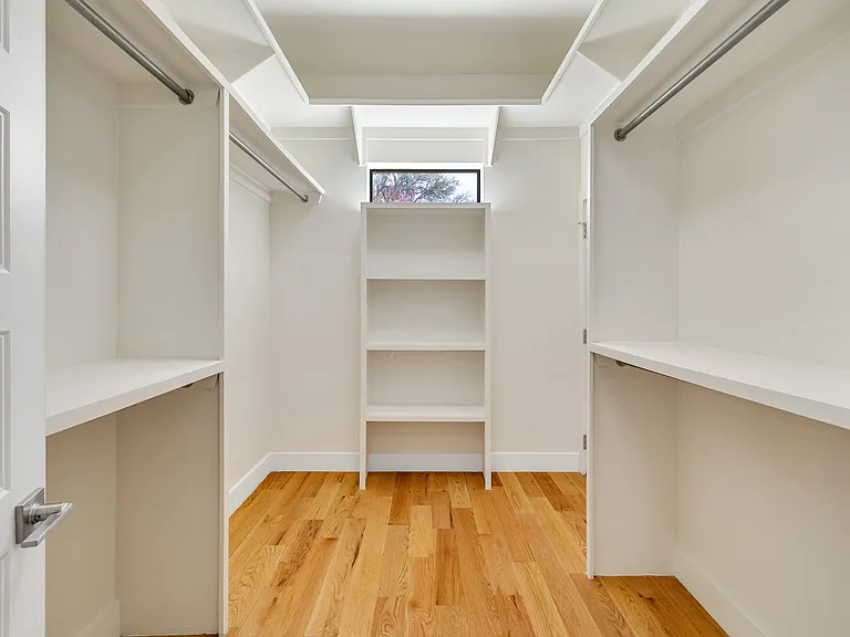 6449 Royalton Dr — Photo 18