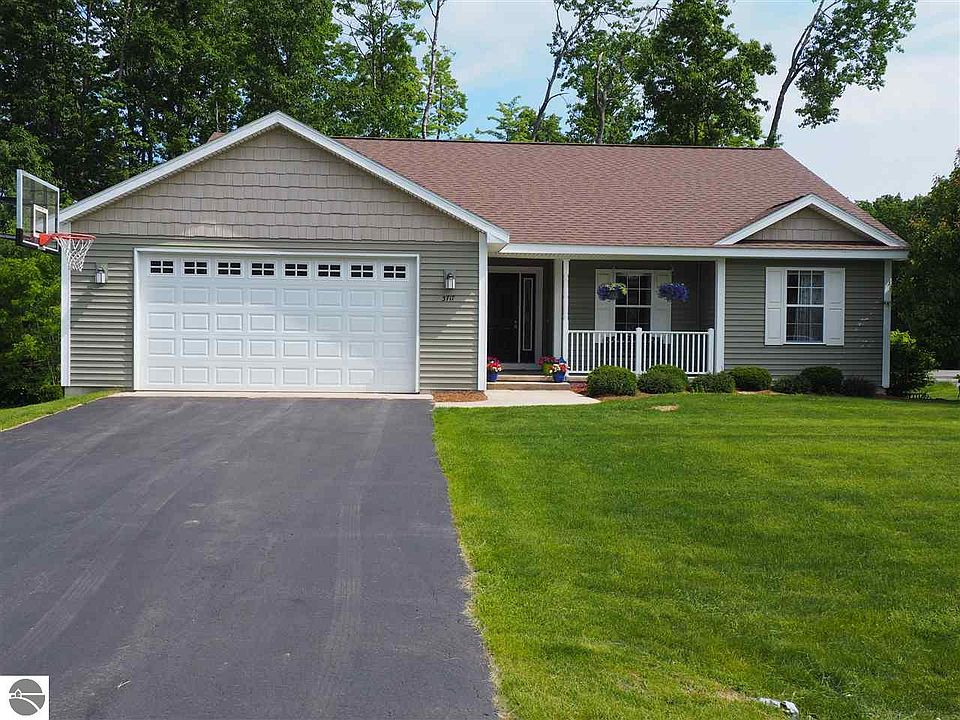 1st image of 3717 Oxford Dr