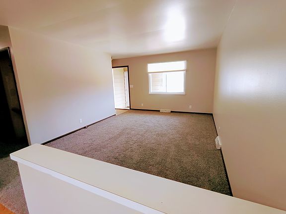 3rd image of 352 N Jefferson St