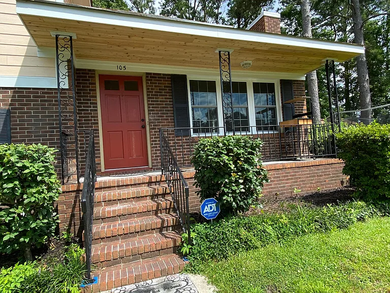 105 Mamie Ct — Photo 3
