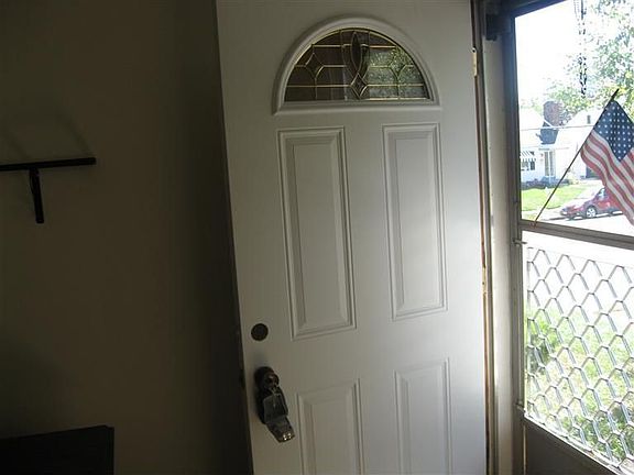 4th image of 4355 Crestwood Ave