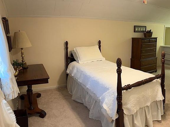 2nd image of 114 Clarendon Cir