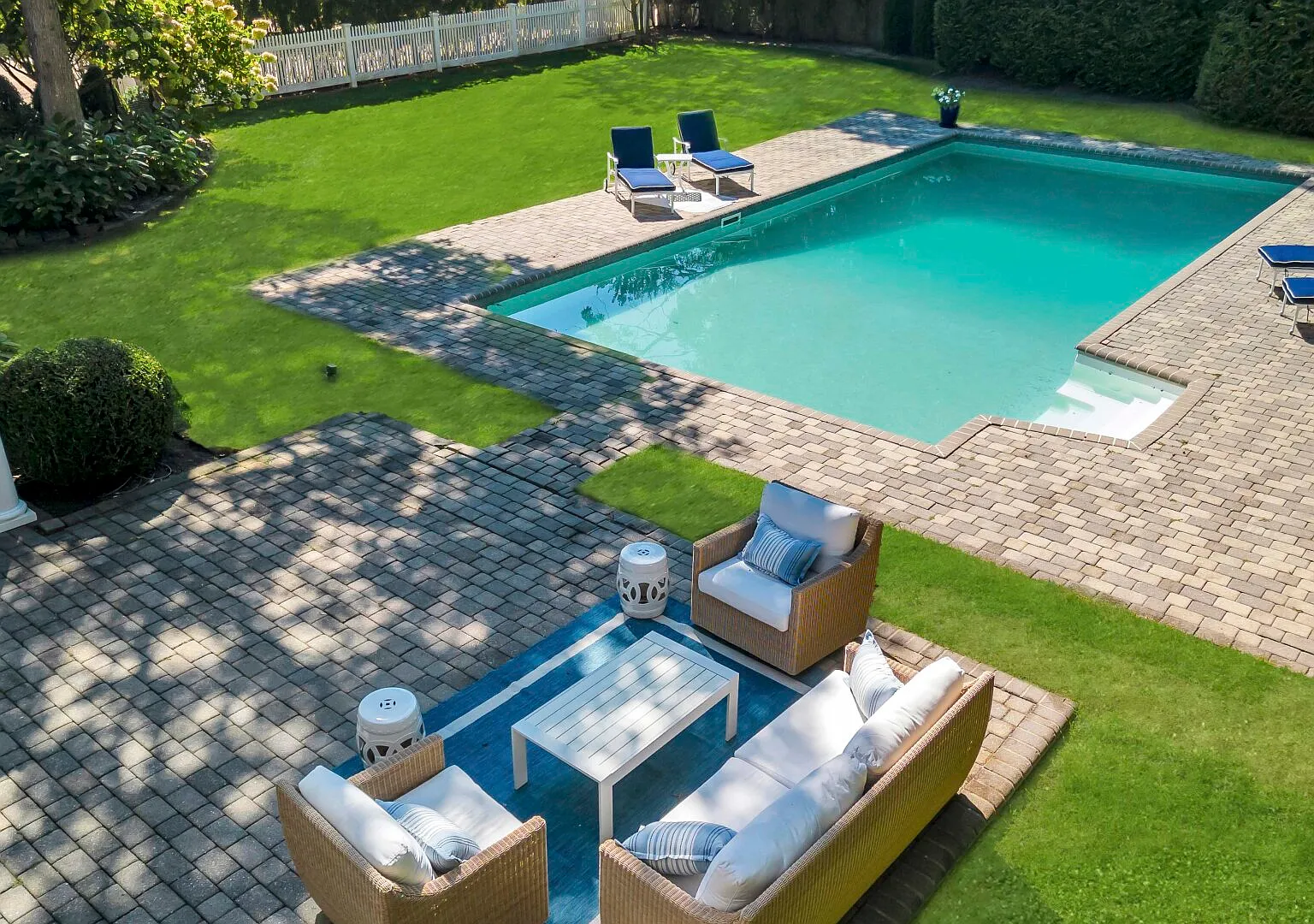 Spacious Yet Cozy East Hampton Home Centrally Located, Pool — Photo 2