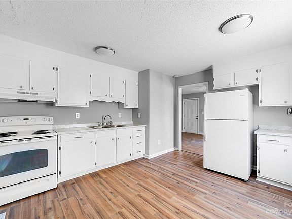 2nd image of 841 Park Dr