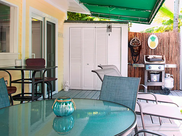1118 Varela St — Photo 21