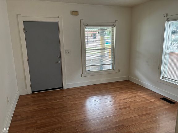 3rd image of 345 W 26th St