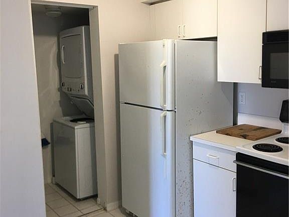 4th image of 1610 N 42nd Cir APT 204