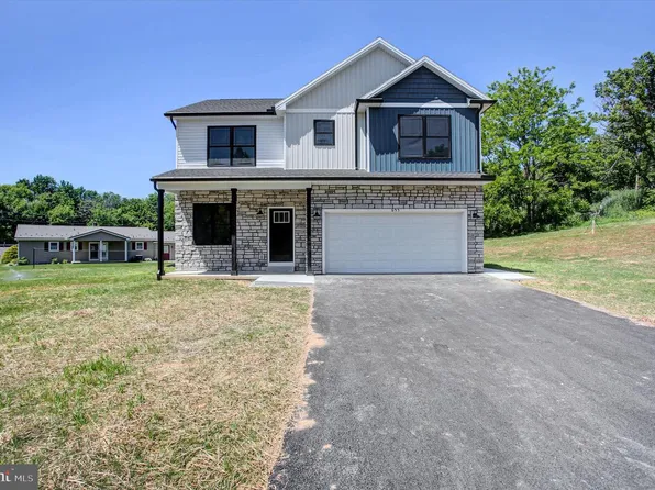 695 Karvois Ct, Chambersburg, PA 17202
