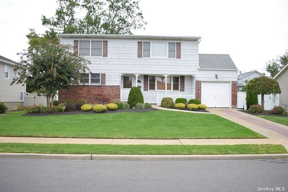 29 Meadow Wood Lane, Farmingdale, NY 11735 Zillow