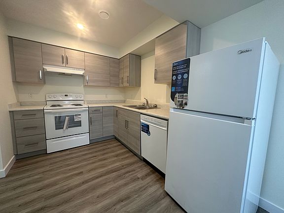 5th image of 11903 93rd St NW #B