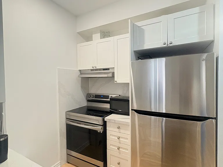 135 Maitland St S #204 — Photo 9