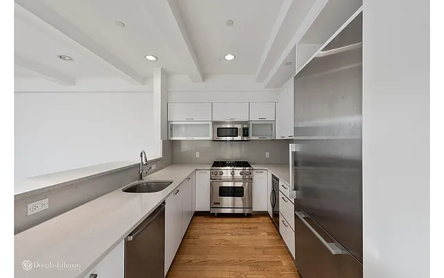 Rented by Douglas Elliman | media 17