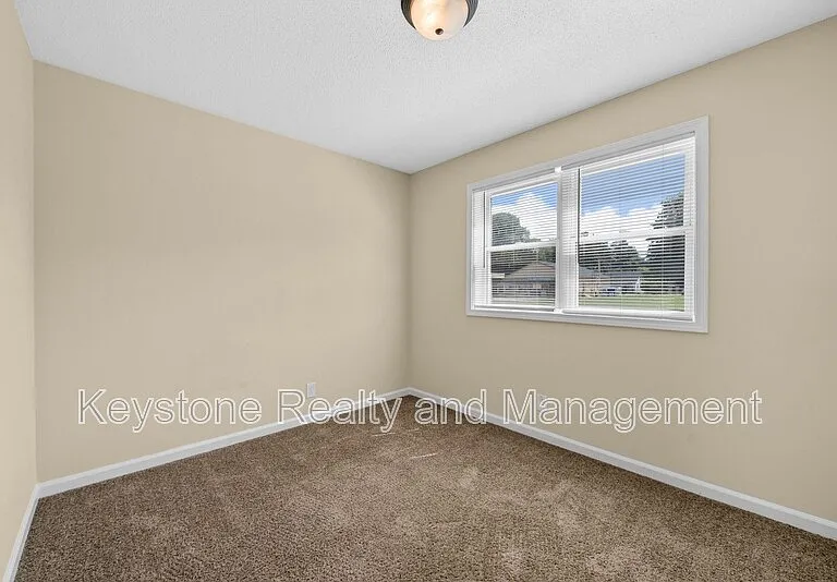 812 Pembroke Oak Grove Rd #16 — Photo 7