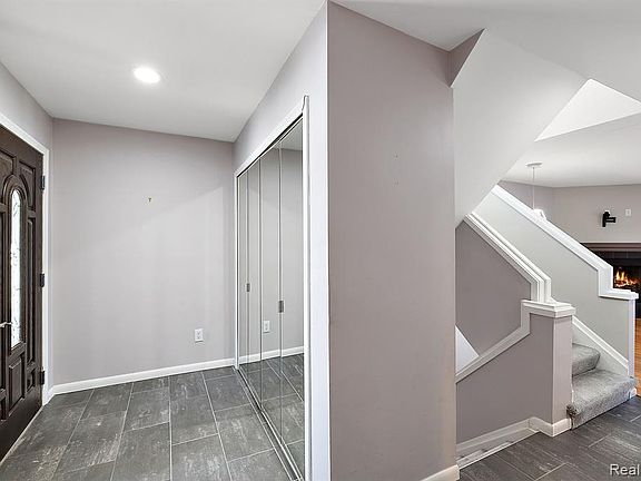 4th image of 701 E Lincoln St