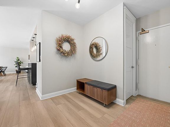4th image of 1325 N State Pkwy APT 12E