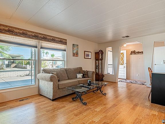 5th image of 3615 S Yucca Dr