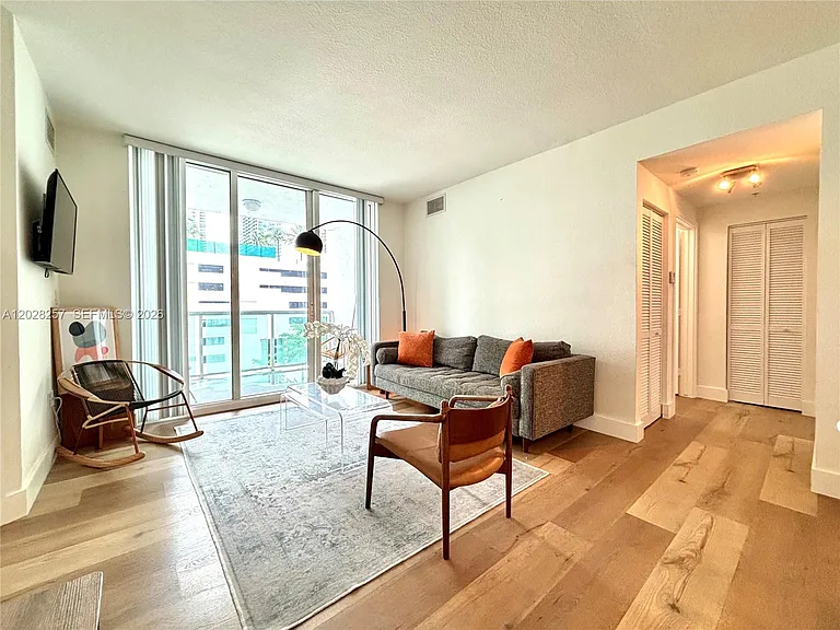 500 NE 29th St #601 — Photo 4