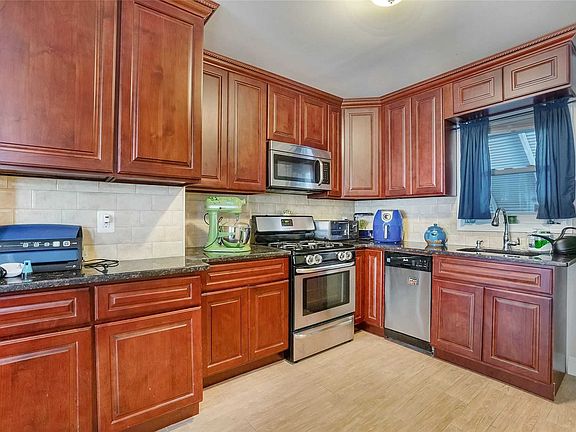 5th image of 90-21 204th St